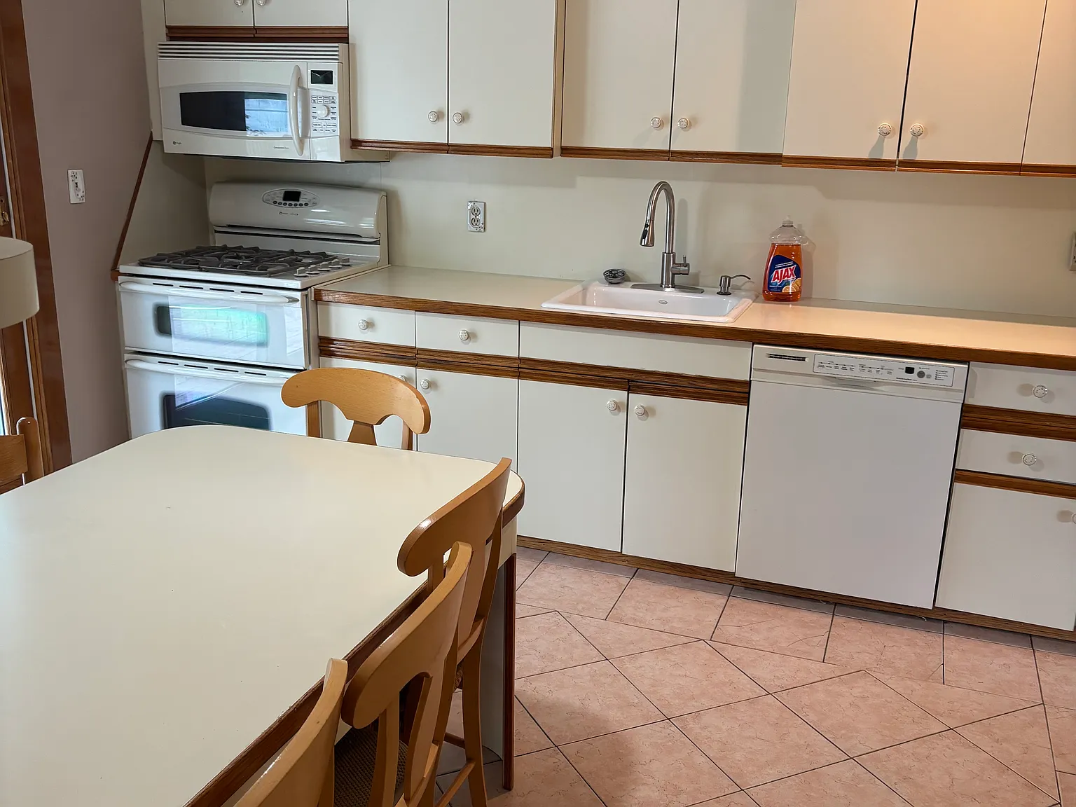 4 bed, 1731 sqft, $6,000 — Photo 3
