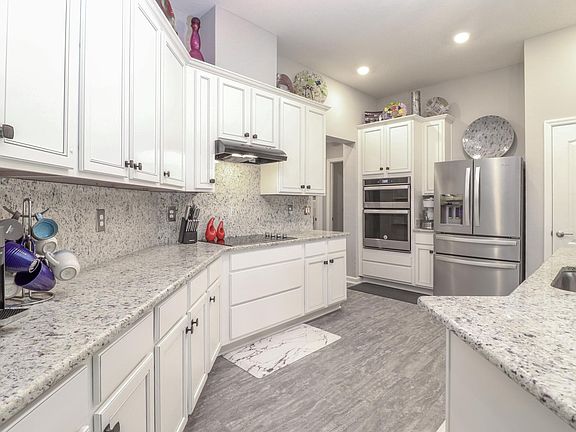 5th image of 30 Ashford Lakes Dr