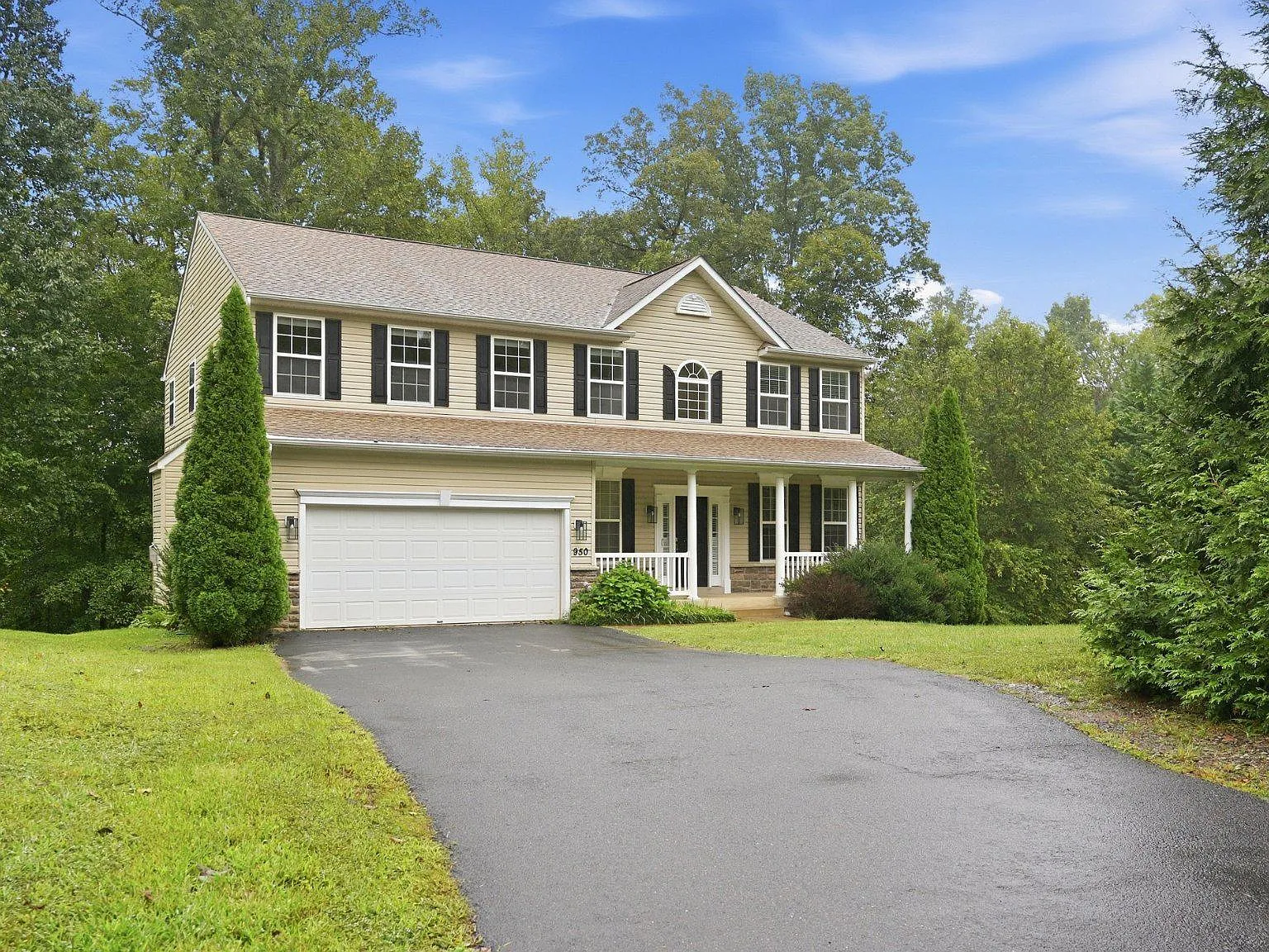 5 bed, 3.5 bath, 3140 sqft, $3,500 — Photo 2