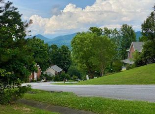 12 Buckingham Ct, Roanoke, VA 24019