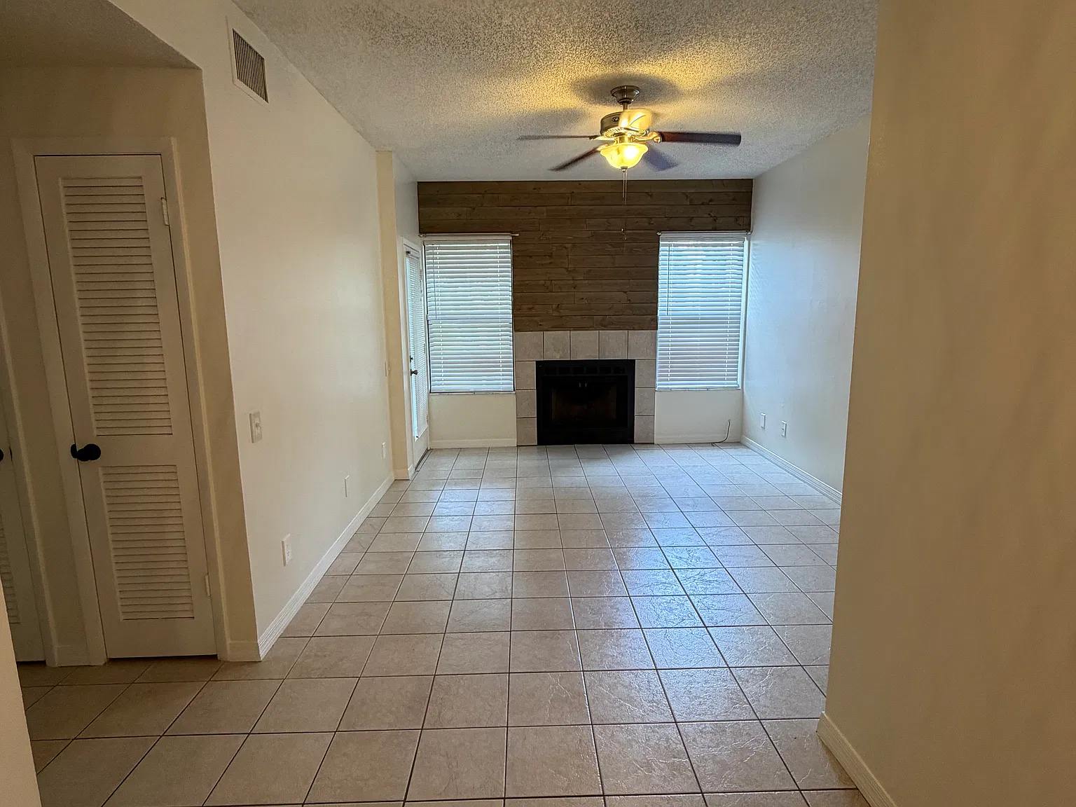2050 San Marcos Dr SE — Photo 3