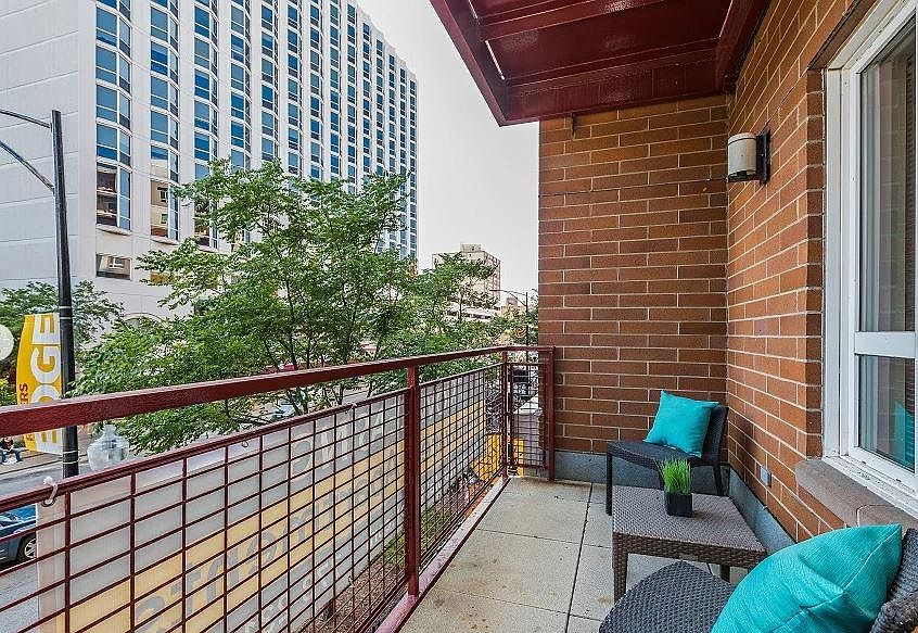 1st image of 1221 W Arthur Ave #517