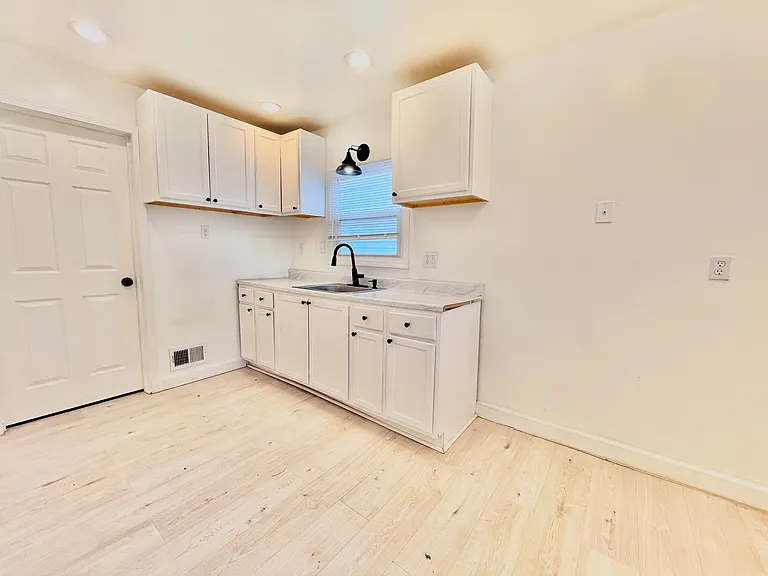 17381 Charest Ave — Photo 9