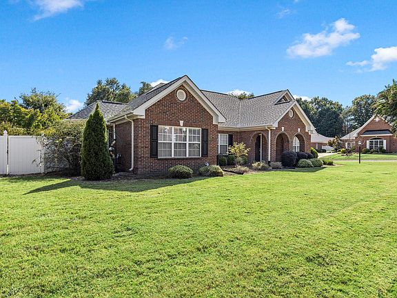 2nd image of 101 Banbury Cir