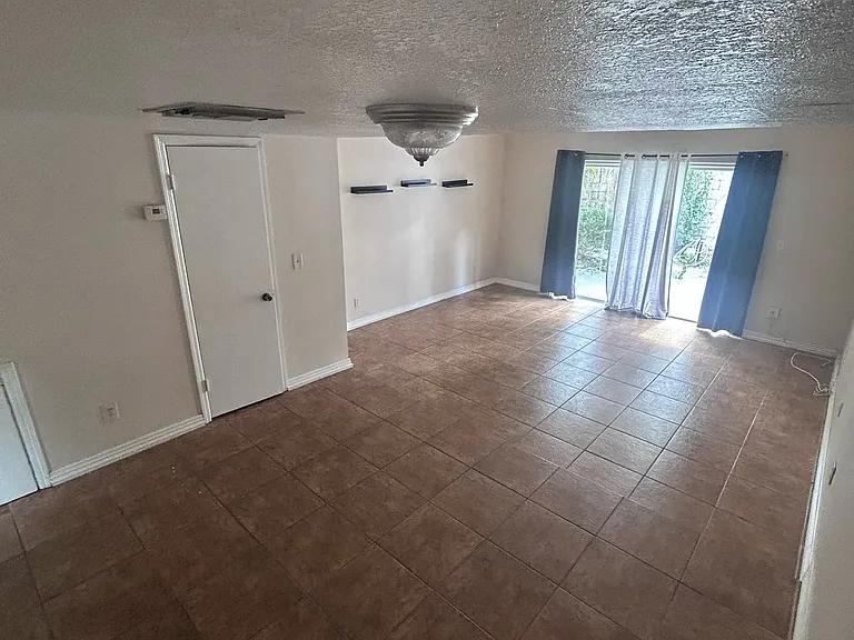 619 E Amelia St #A — Photo 9