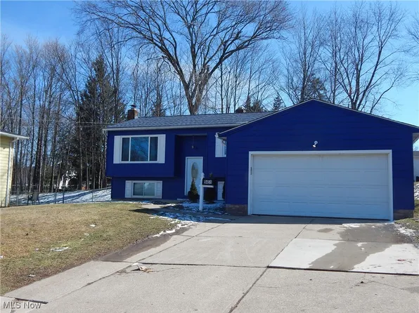 9451 Fairfield Dr, Twinsburg, OH 44087