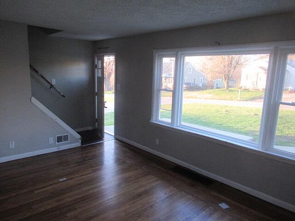 3rd image of 29 Peach Dr