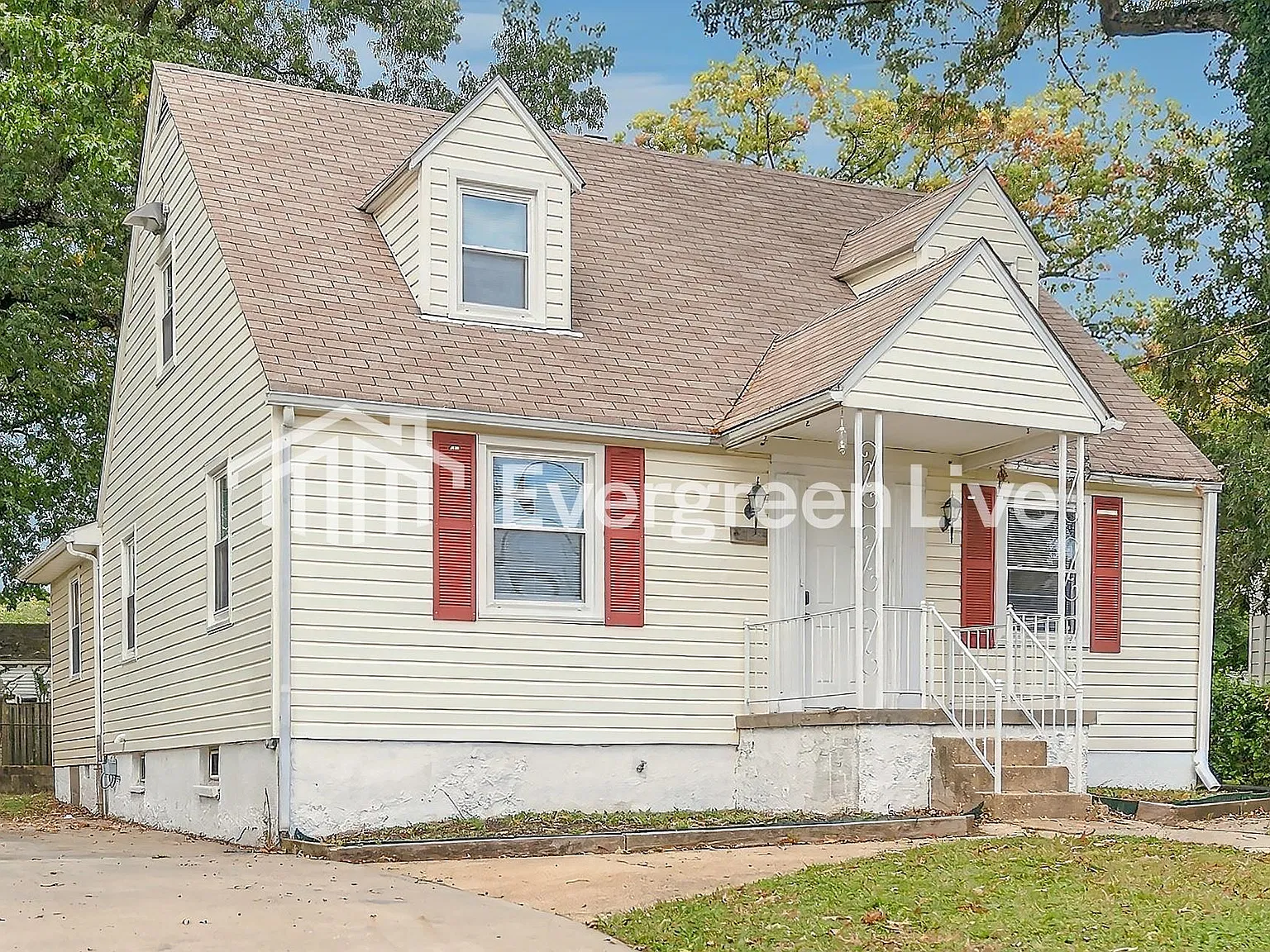 4 bed, 1.5 bath, 2043 sqft, $2,445 — Photo 2