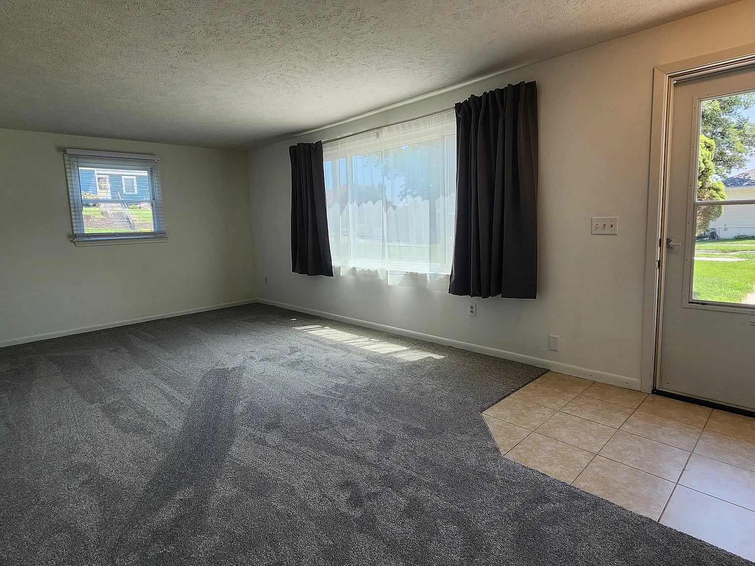 3 bed, 1000 sqft, $1,575 — Photo 3