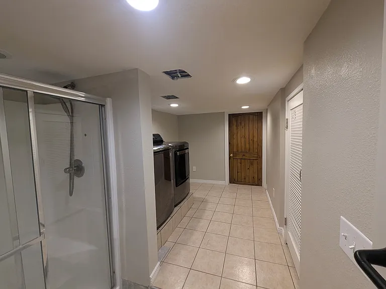 4801 W Irving St — Photo 7