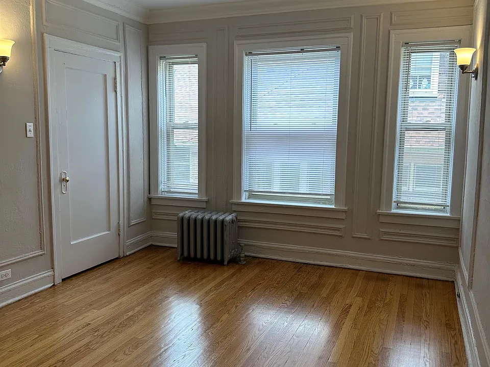 1637 W Estes Ave #1A