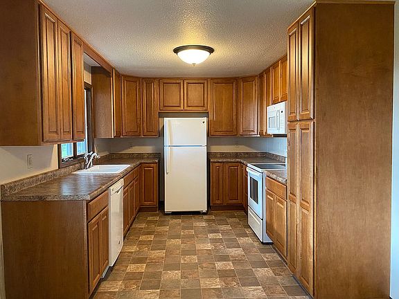Kitchen (appliances incl)
