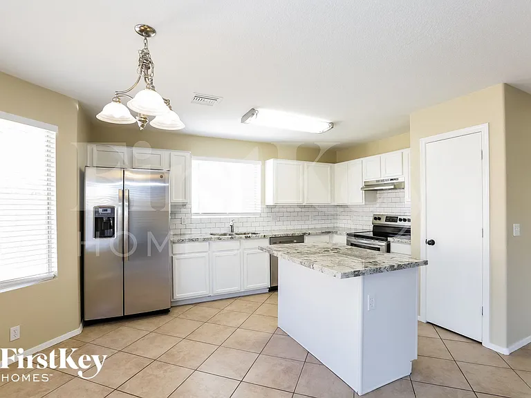 8736 W Tuckey Ln — Photo 6