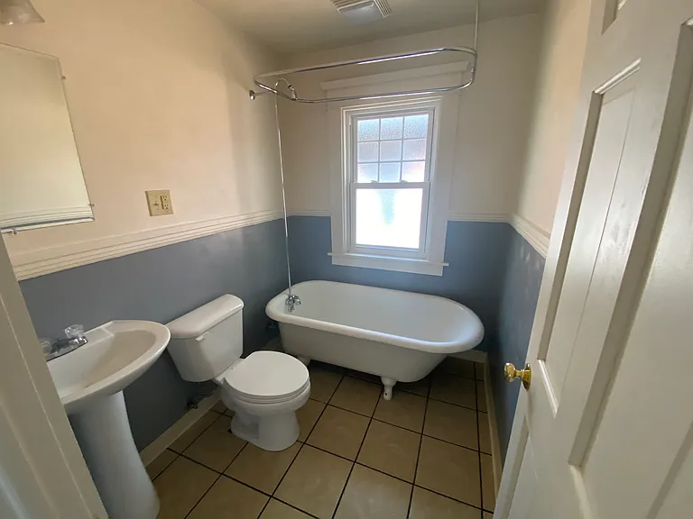 711 W 7th St #B — Photo 6