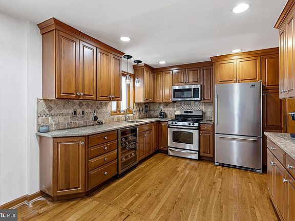 4th image of 1814 Pheasant Cir