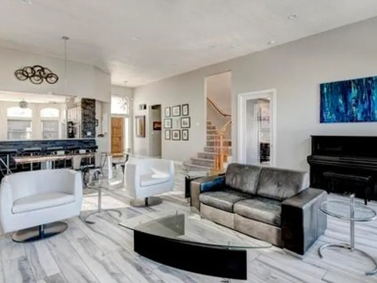 11201 Spyglass Hill Ln NE — Photo 10