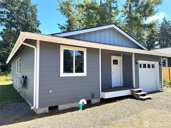 660 Itswoot Avenue SE, Ocean Shores, WA 98569