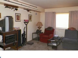 8826 Cottage St, Philadelphia, PA 19136