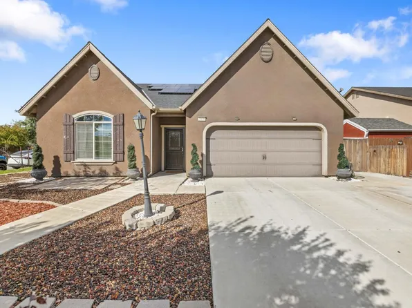 2038 W Hayward St, Hanford, CA 93230