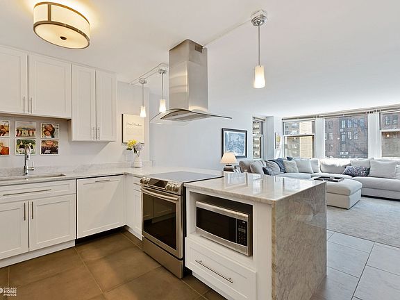 4th image of 30 E Elm St APT 10C