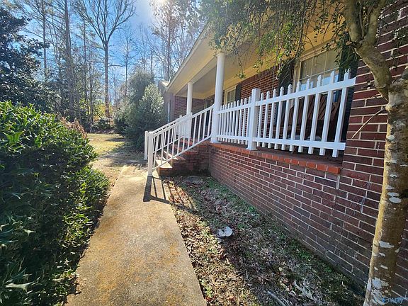 2nd image of 714 Robin St