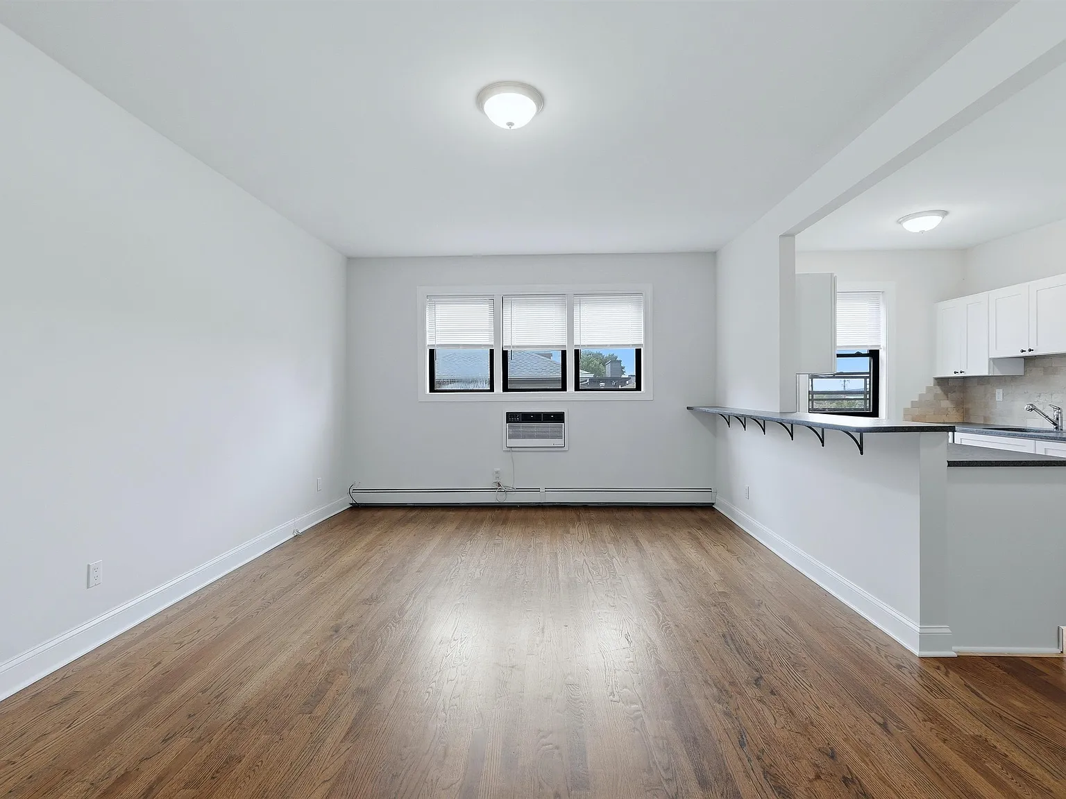 2 bed, 1.0 bath, $2,400 — Photo 2