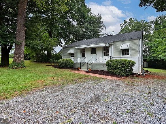 3rd image of 1329 Blanche Dr SE
