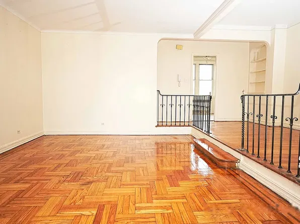 438 Ocean Parkway image 1 of 13