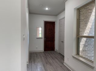 620 Courtyard Ln, Irving, TX 75039