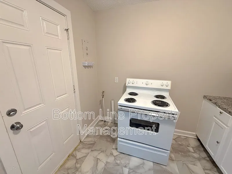 2 bed, 1.0 bath, 700 sqft, $1,145 — Photo 4