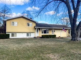 8530 Delaney Dr, Freeland, MI 48623