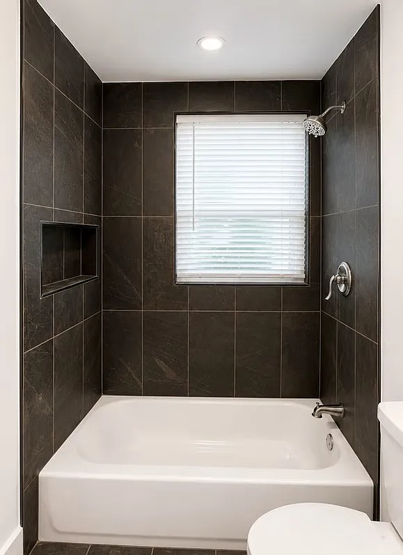 126 West College St. Unit 8 — Photo 2