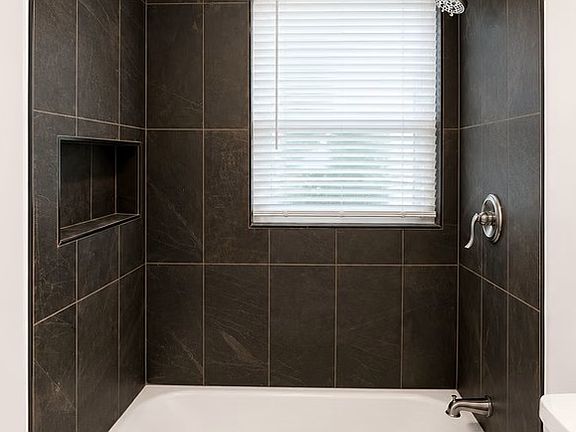 2nd image of 126 W College St APT 8