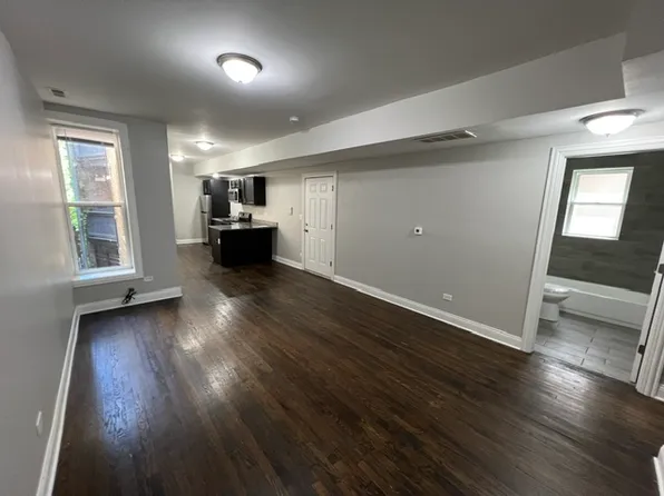 7823 S Essex Ave #1A, Chicago, IL 60649