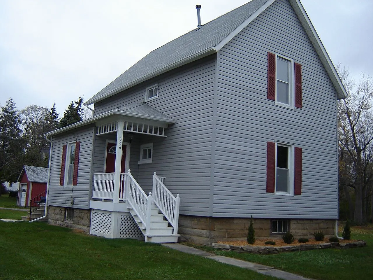366 E College St photo 1