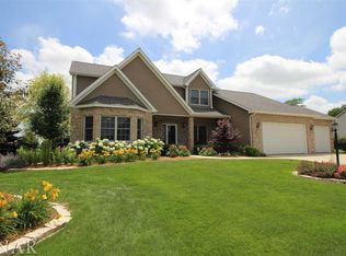 25 Cloverhill Cir, Bloomington, IL 61704