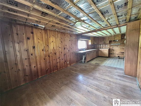 5th image of 1410 Steam Valley Rd