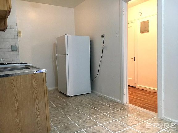 3rd image of 1436 Beach Ave APT 6