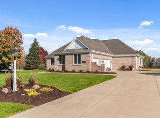 N36W22594 Long Valley Rd, Pewaukee, WI 53072