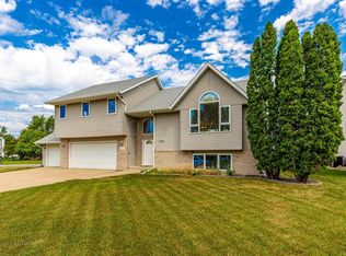 1737 37 1/2 Ave S, Fargo, ND 58104