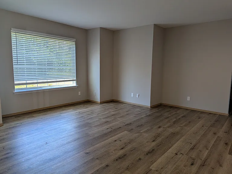 368 Snahapish Ave SE — Photo 3