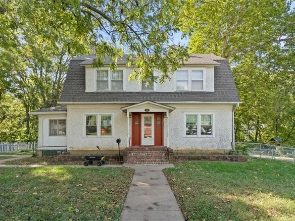 501 E Spruce St, Olathe, KS 66061