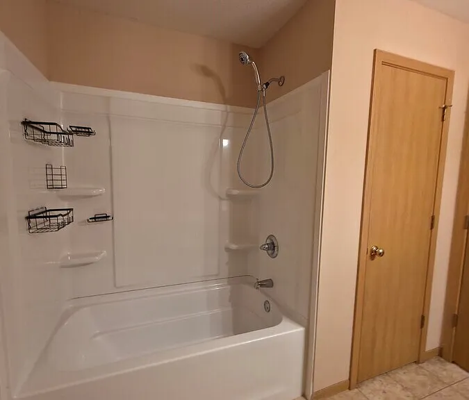 518 NW Mill Ct — Photo 6