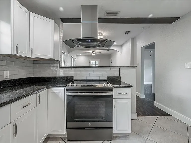 1222 E Curtis St — Photo 21
