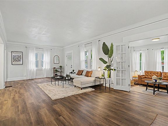 5th image of 549 Kenwood Ave