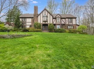 21 Deerhill Dr, Ho Ho Kus, NJ 07423