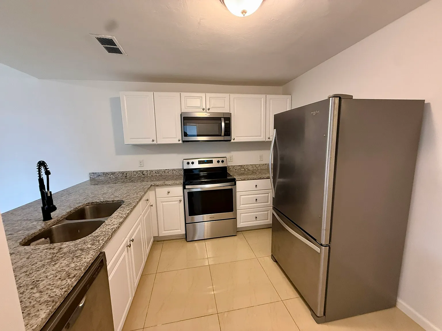 3 bed, 1200 sqft, $1,750 — Photo 2