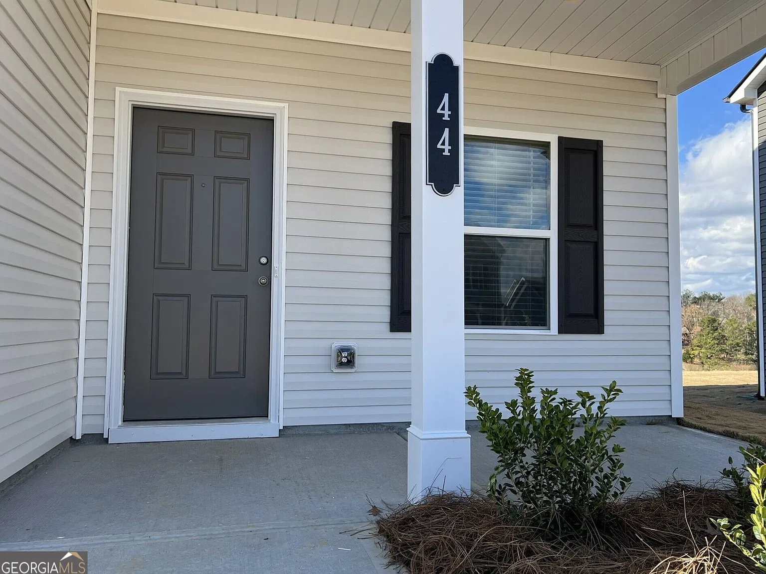 4 bed, 2.5 bath, 2156 sqft, $1,999 — Photo 3