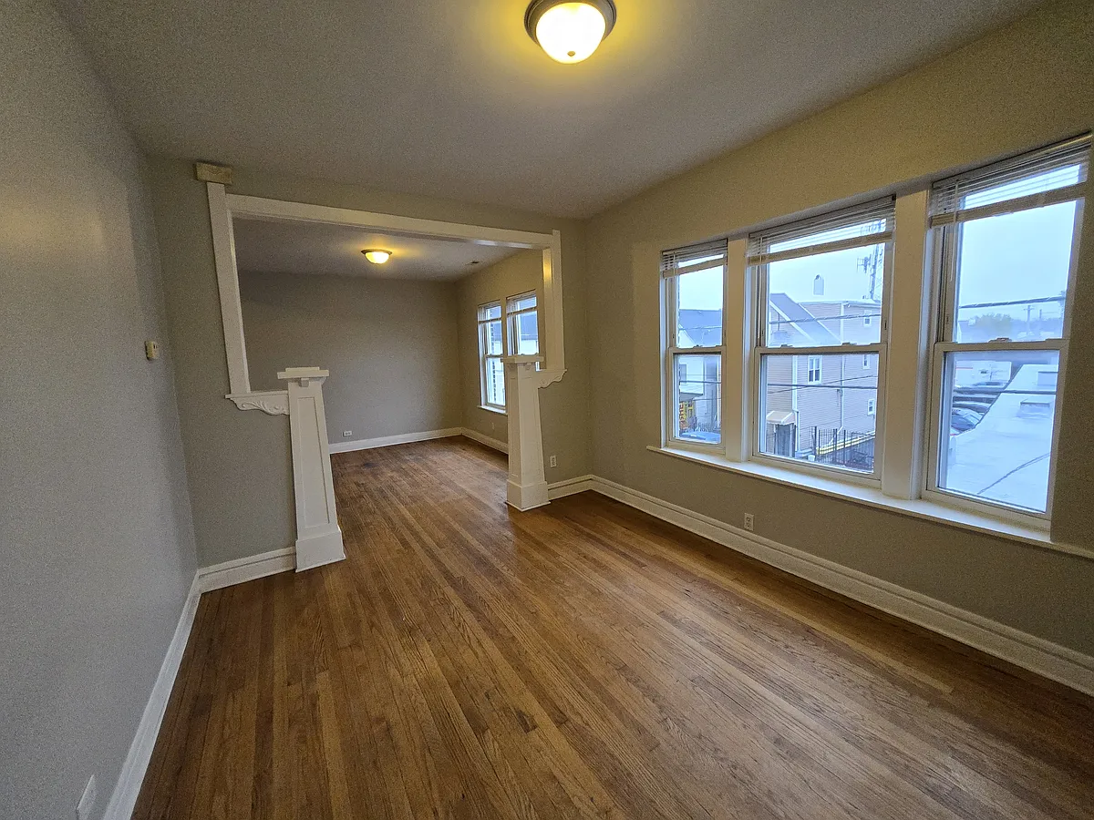 Building Photo - 2415 N Kildare Ave #2R