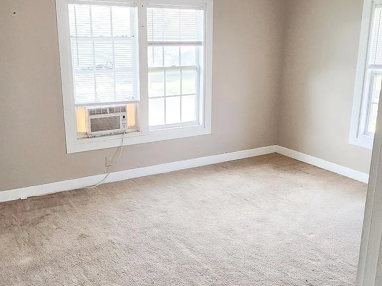 601 College Dr #4 — Photo 3